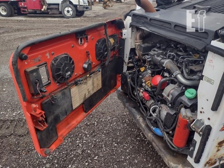 2019-bobcat-t770-image-37