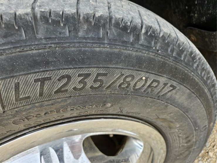 2011-gmc-3500-image-42