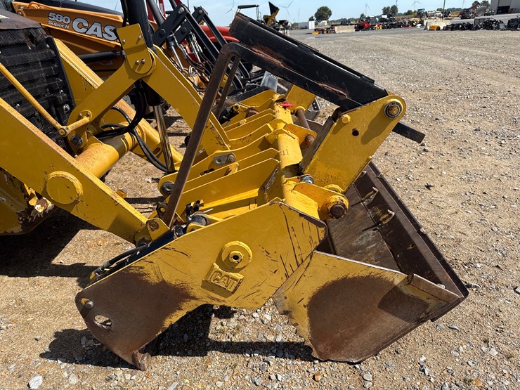 #160-•-#27079-•-caterpillar-f20f-2-4x4-backhoe-loader-image-29