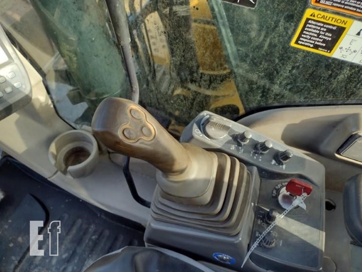 2010-deere-120d-image-9