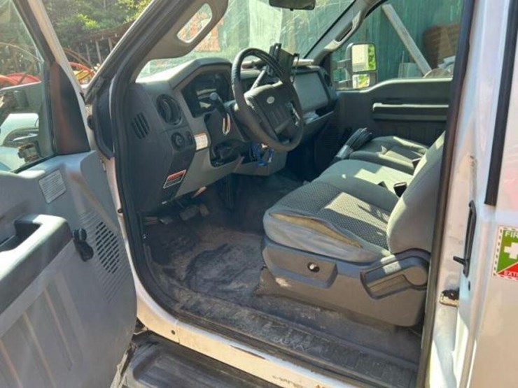 2011-ford-f550-xl-image-18