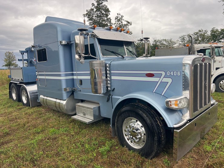 2019-peterbilt-389-image-3