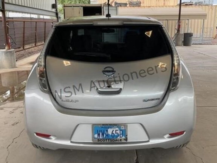 2014-nissan-leaf-sv-hatchback-image-6