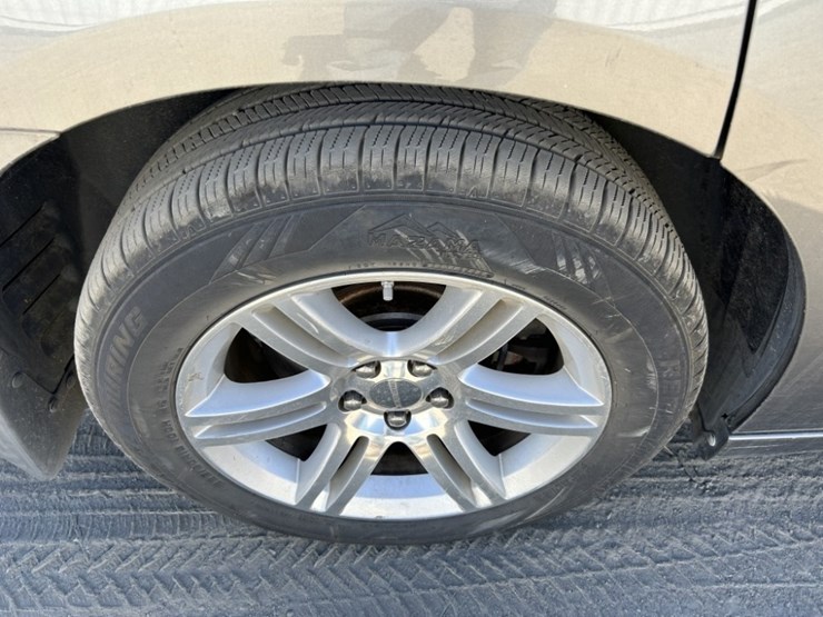 2011-dodge-charger-sedan-image-26