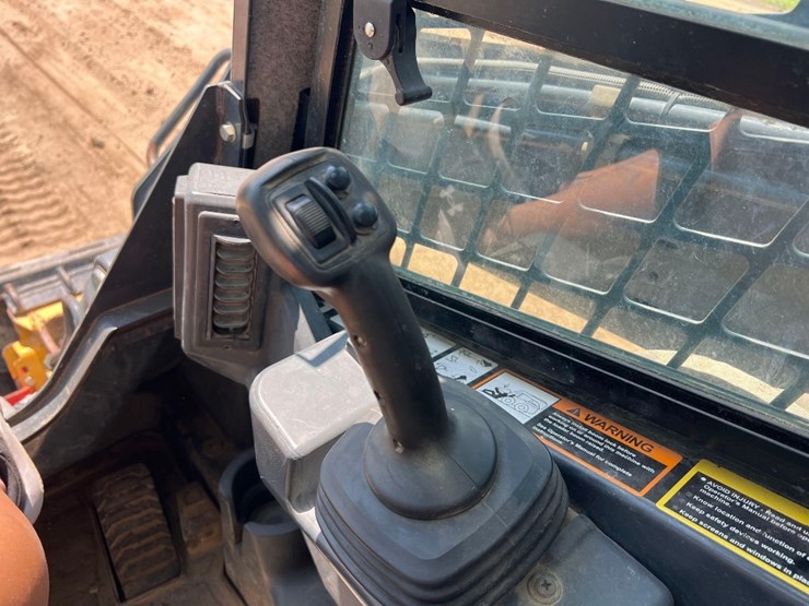 2020-deere-333g-image-38