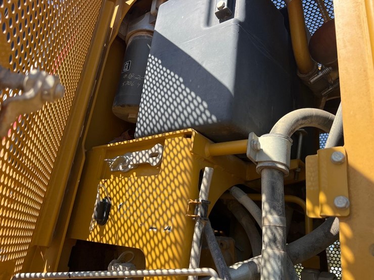 caterpillar-140m-image-19