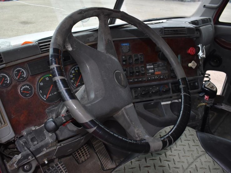 2006-freightliner-century-truck-(vin-#-1fujbbck36pu33831)-(showing-appx-62,-image-11