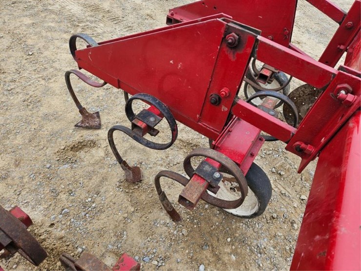 #264-•-ih-233-6-row-30"-3pt-cultivator-image-16
