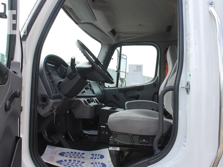 2014-freightliner-business-class-m-2-image-11