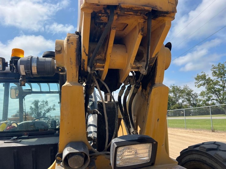 2014-caterpillar-tl642c-image-23
