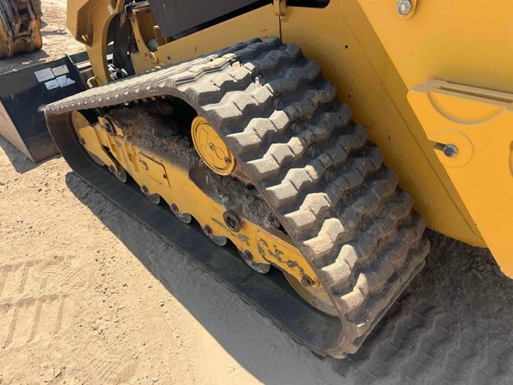 2023-caterpillar-279d3-image-23