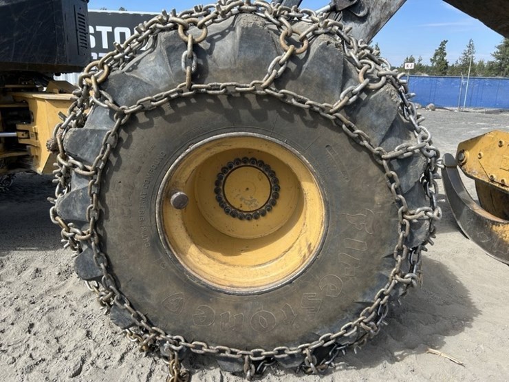 2019-caterpillar-555d-image-30