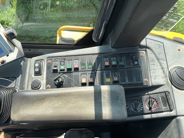2015-deere-344k-image-15