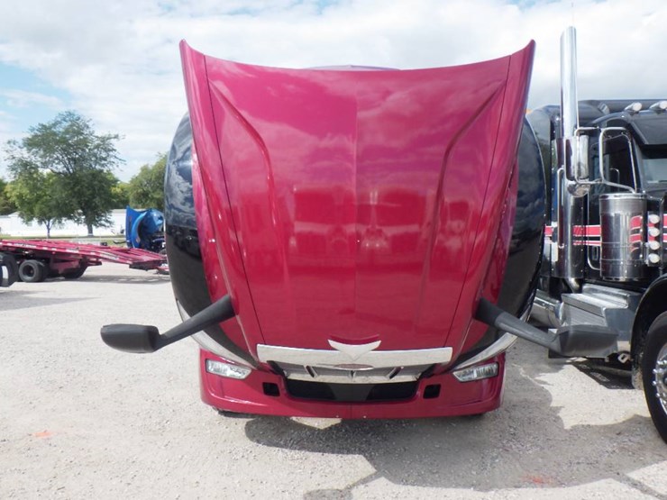 2023-peterbilt-579-image-13