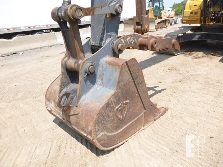 2017-deere-210g-lc-image-17