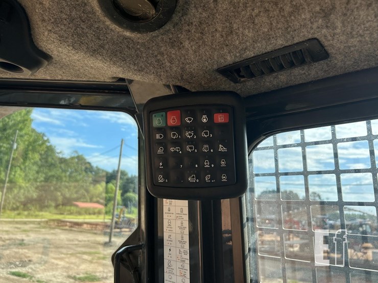 2022-deere-450k-lgp-image-16