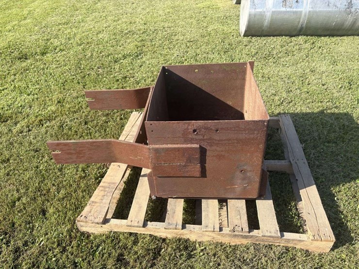 k&m-rock-box,-20”x24”x18”-deep,-fits-jd-30-55-series-image-1