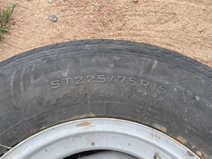 #15997-•-set-of-(4)-tires-on-steel-rims-image-4