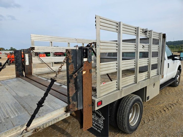 2011-ford-f350-image-19