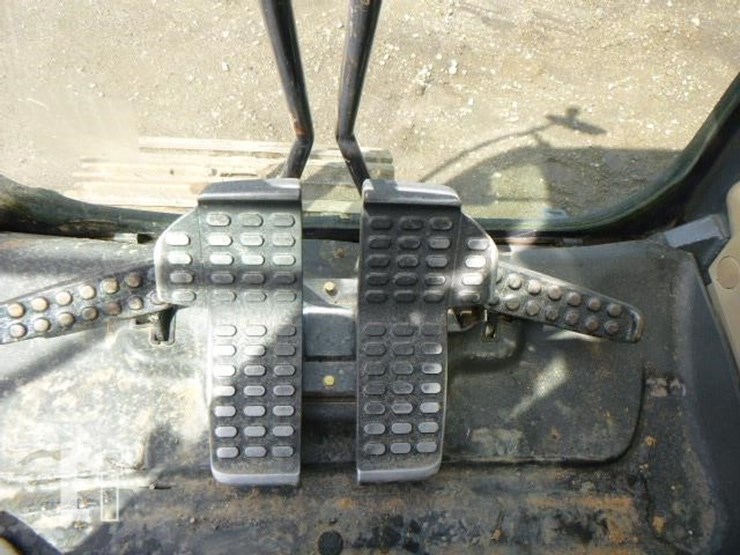 2011-deere-225d-lc-image-9
