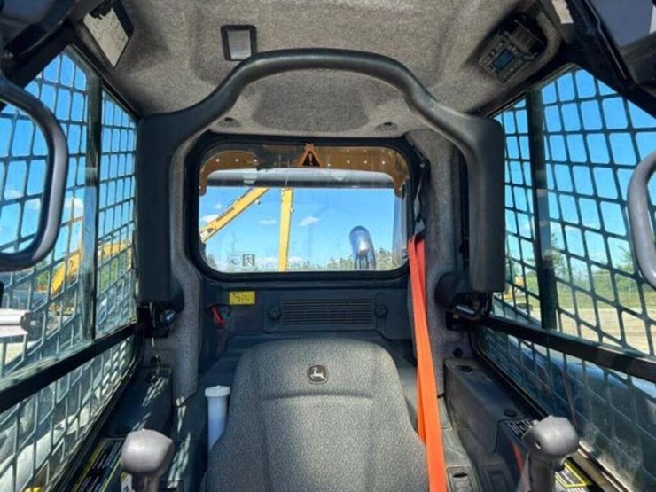 2022-deere-325g-image-21