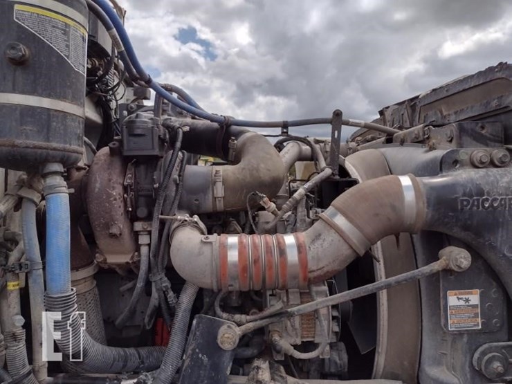 2016-peterbilt-348-image-50