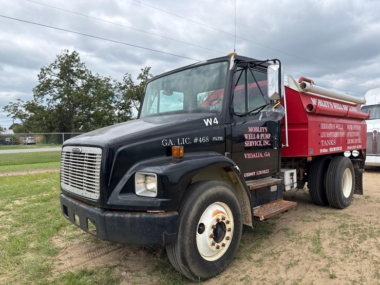 2001-freightliner-fl70-image-2