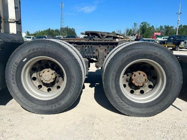2015-volvo-t/a-hiway-tractor---sleeper-4v4nc9eh3fn-image-70