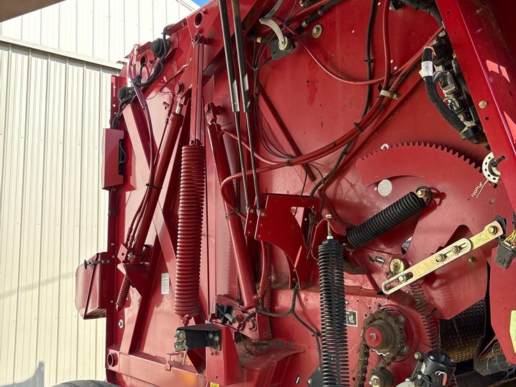 2015-new-holland-roll-belt-560-image-64