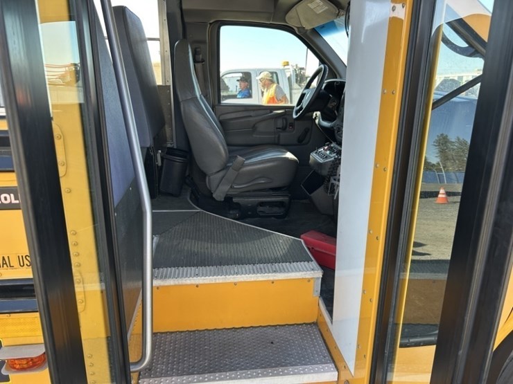 2008-chevrolet-express-school-bus-image-18