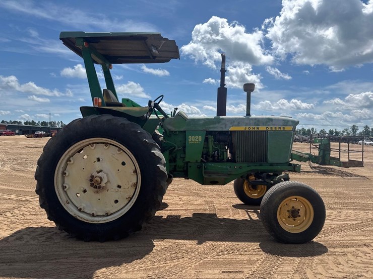 john-deere-3020-image-4