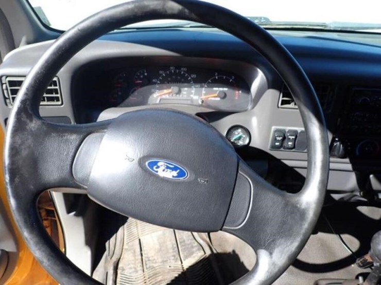 2005-ford-f750-xlt-image-15