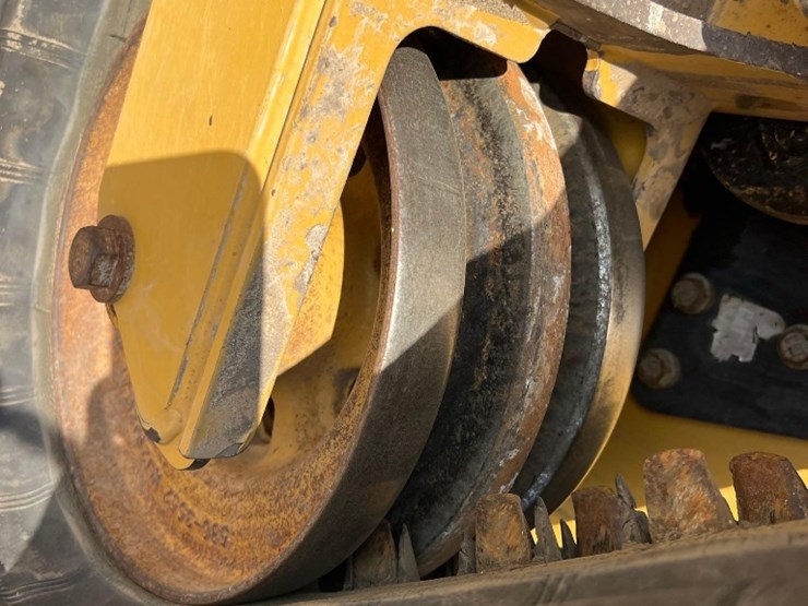 2020-caterpillar-279d3-image-23