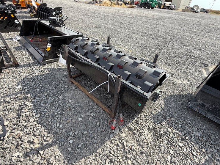 #2000-•-#26271-•-unused-giyi-70"-skid-steer-roller-dysl250786-image-3