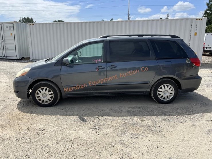 2006-toyota-sienna-image-2