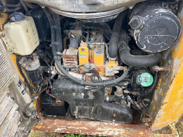 caterpillar-246d-image-6