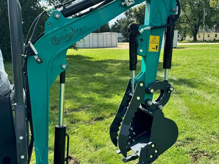 2025-cfg-industrial-qk16r-mini-excavator-...-unused-image-8