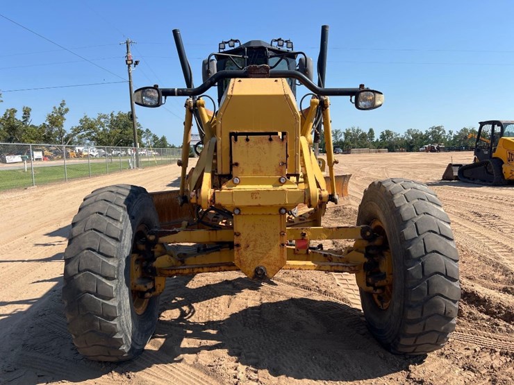 2017-caterpillar-12m3-image-7