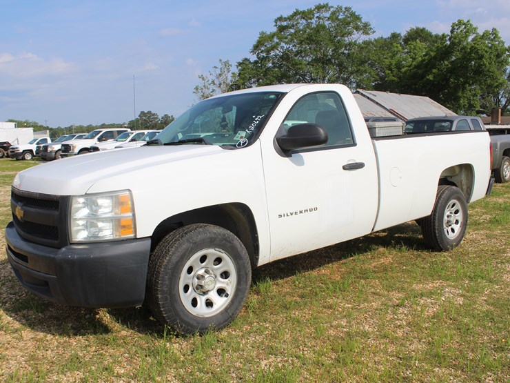2013-chevrolet-silverado-image-1