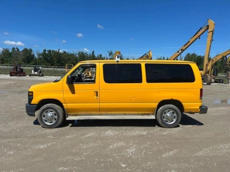 2010-ford-cargo-image-7