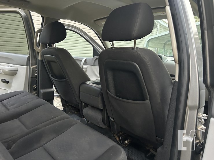 2012-chevrolet-2500hd-image-21
