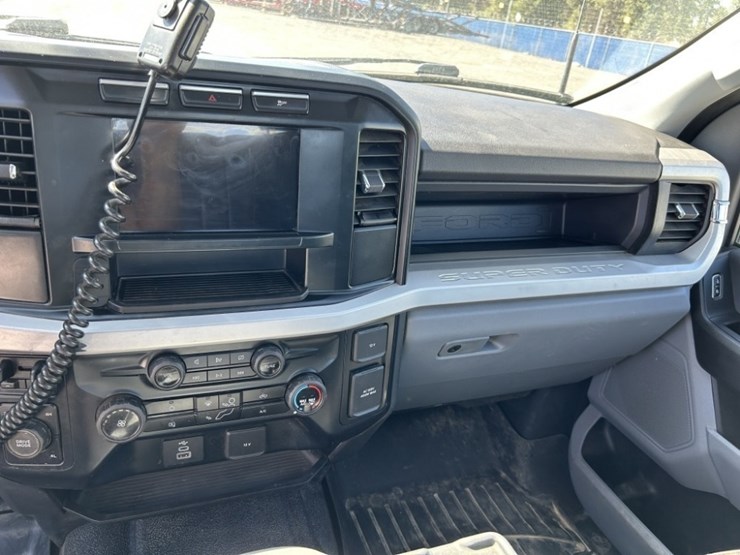 2023-ford-f250-xl-image-17