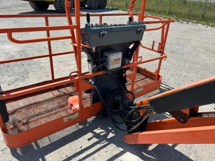 2013-jlg-660sj-image-22