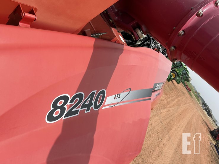 2015-case-ih-8240-image-76