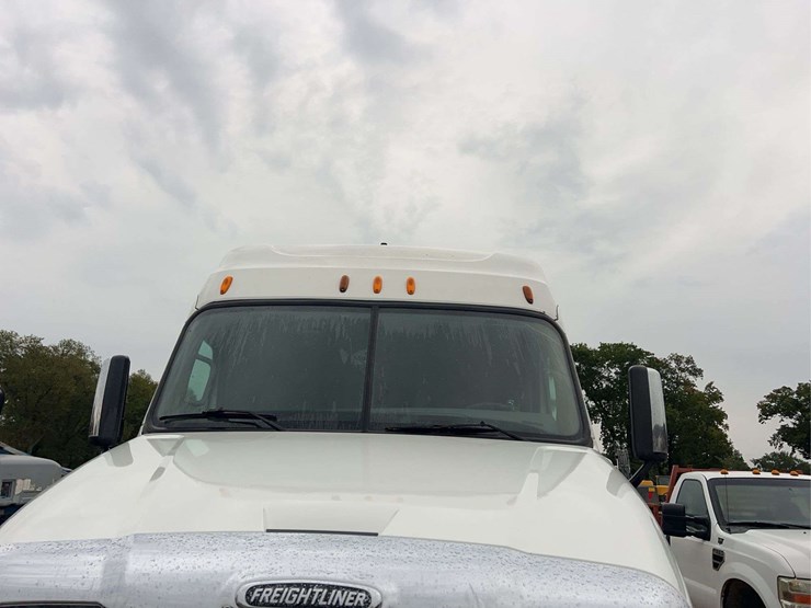 2014-freightliner-cascadia-t/a-sleeper-semi-truck-image-8