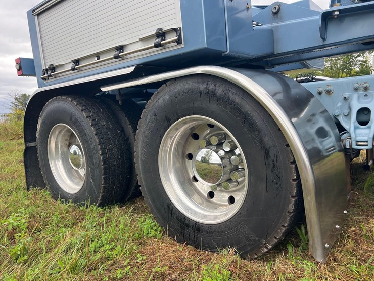 2019-peterbilt-389-image-16