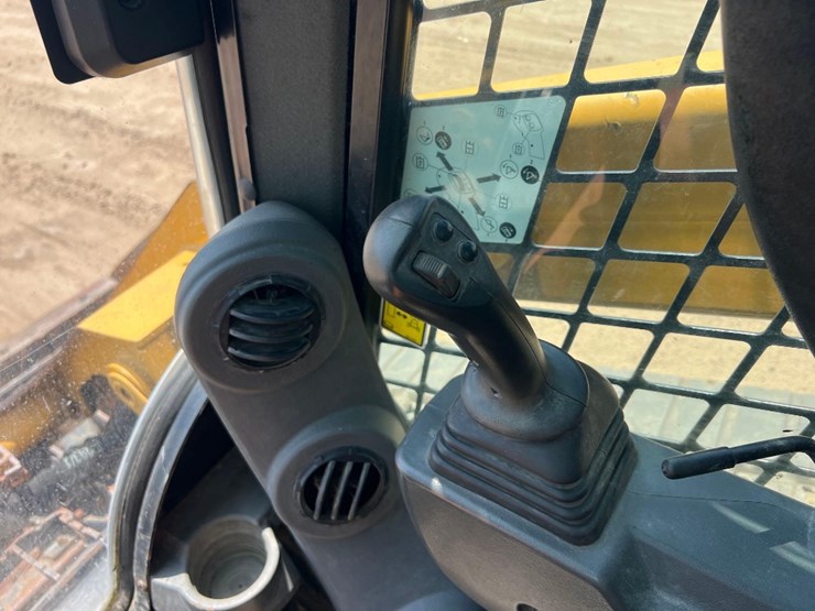 2019-caterpillar-289d3-image-26