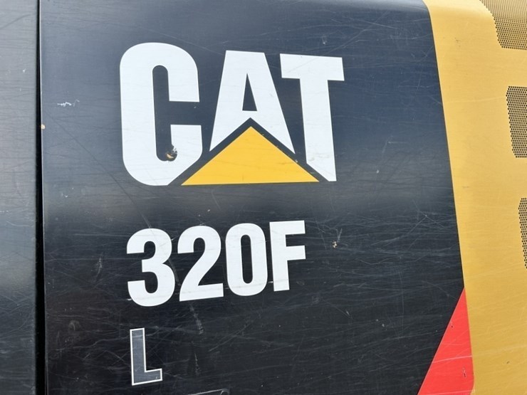 2017-caterpillar-320fl-image-28