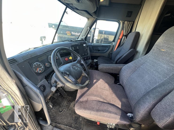 2018-freightliner-cascadia-125-image-15