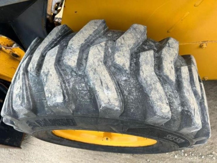 2017-deere-320e-image-56